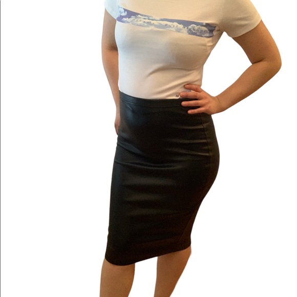 Black ‘Pleather’ Body Hugging Pencil Skirt - Picture 1 of 7
